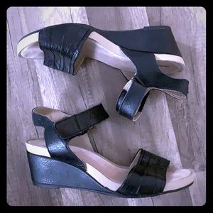Hush puppies black leather wedges